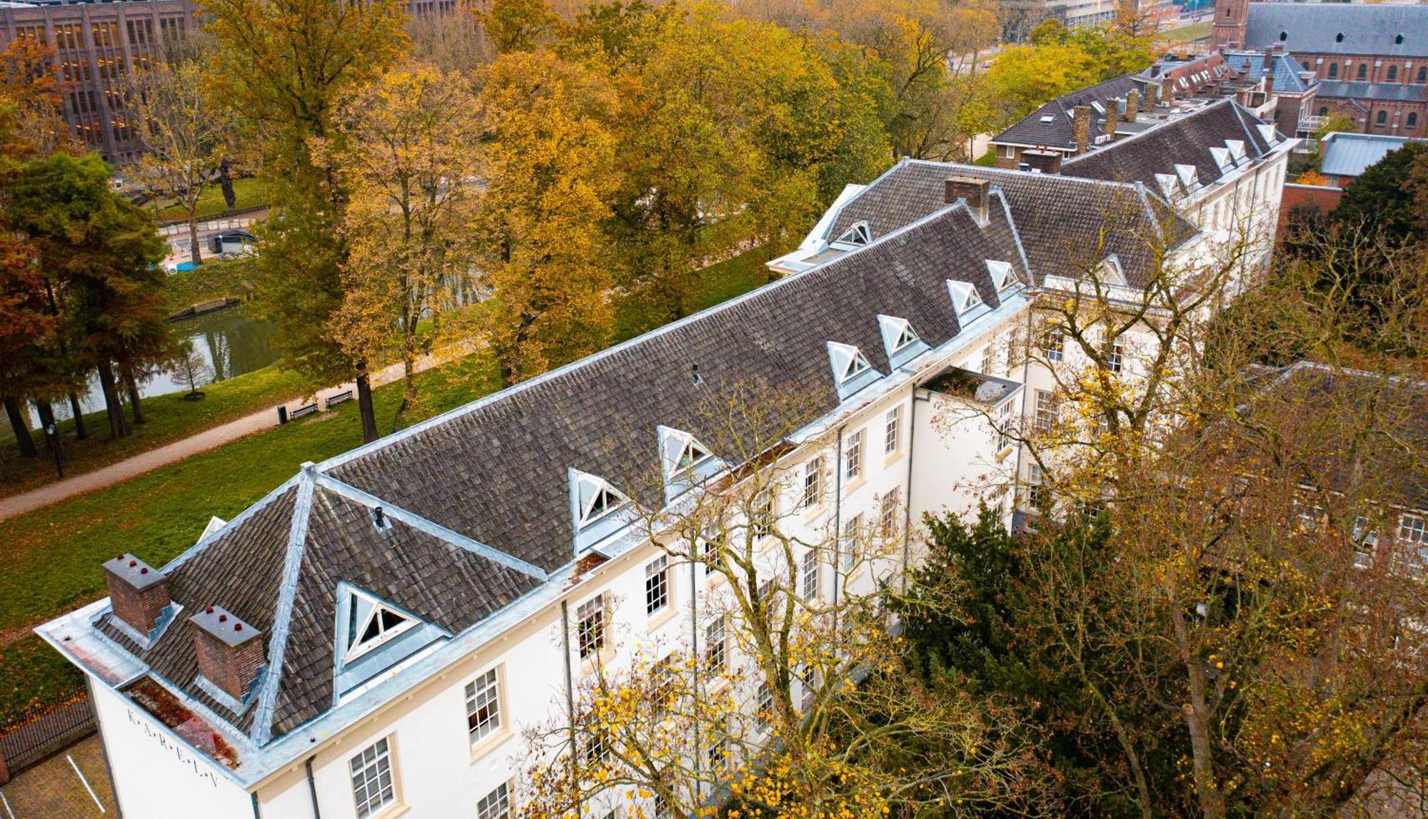 فندق غراند كاريل فيه أوترخت المظهر الخارجي الصورة The roof of the main building